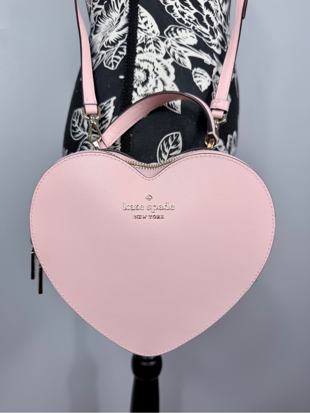 Kate Spade New York Love Shack light pink heart crossbody purse size small